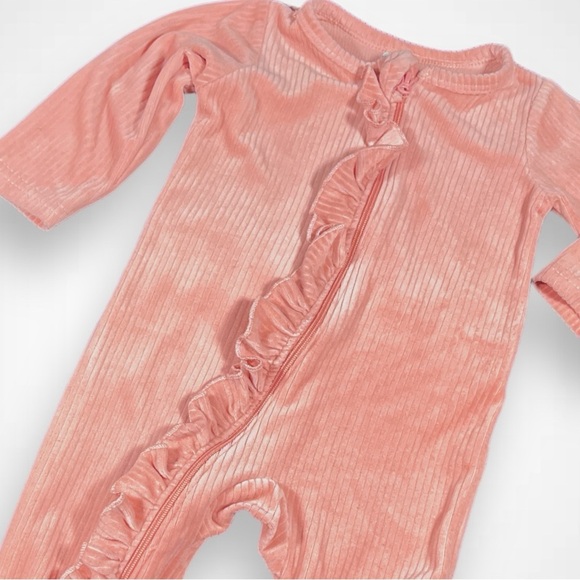 4/$20 Charlotte & Star Ruffled Pink Sleeper - Picture 2 of 4